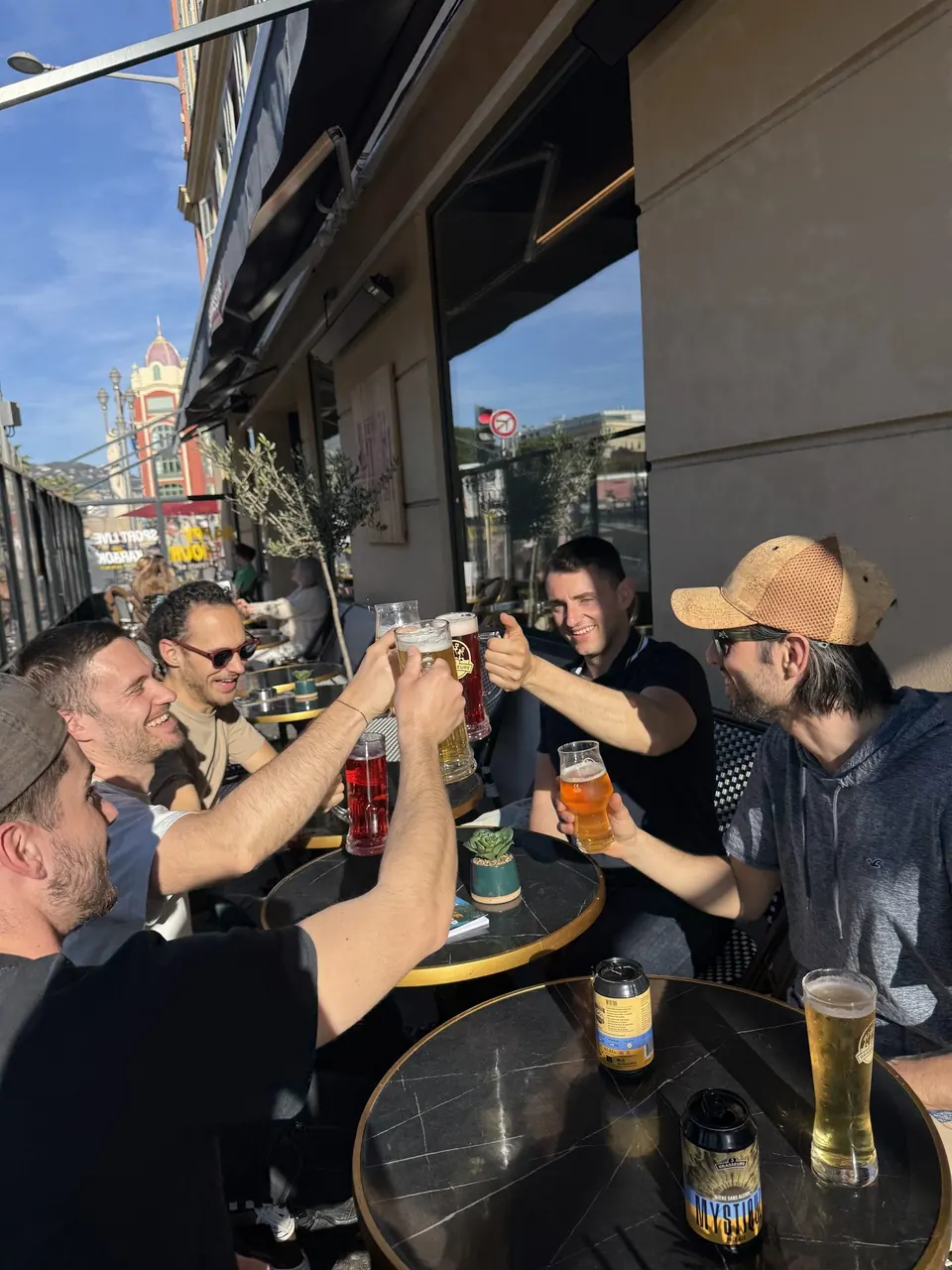 Groupe d&rsquo;amis pendant un EVG &agrave; Nice
