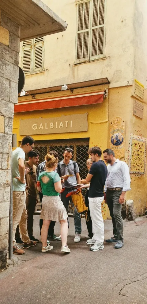 Team solving a puzzle in an alley of Old Nice